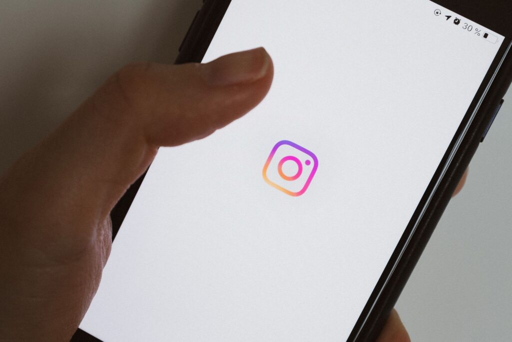 Telefonda Instagram uygulaması ve algoritma güncellemesi