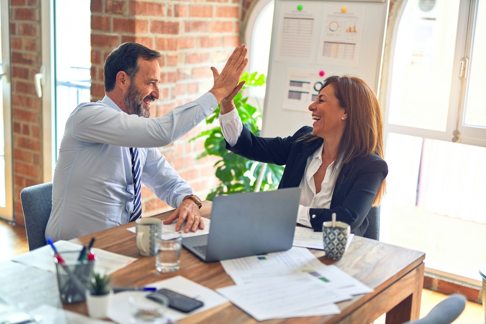 b2b lead generation stratejisi için iş toplantısı ve potansiyel müşteri kazanımı