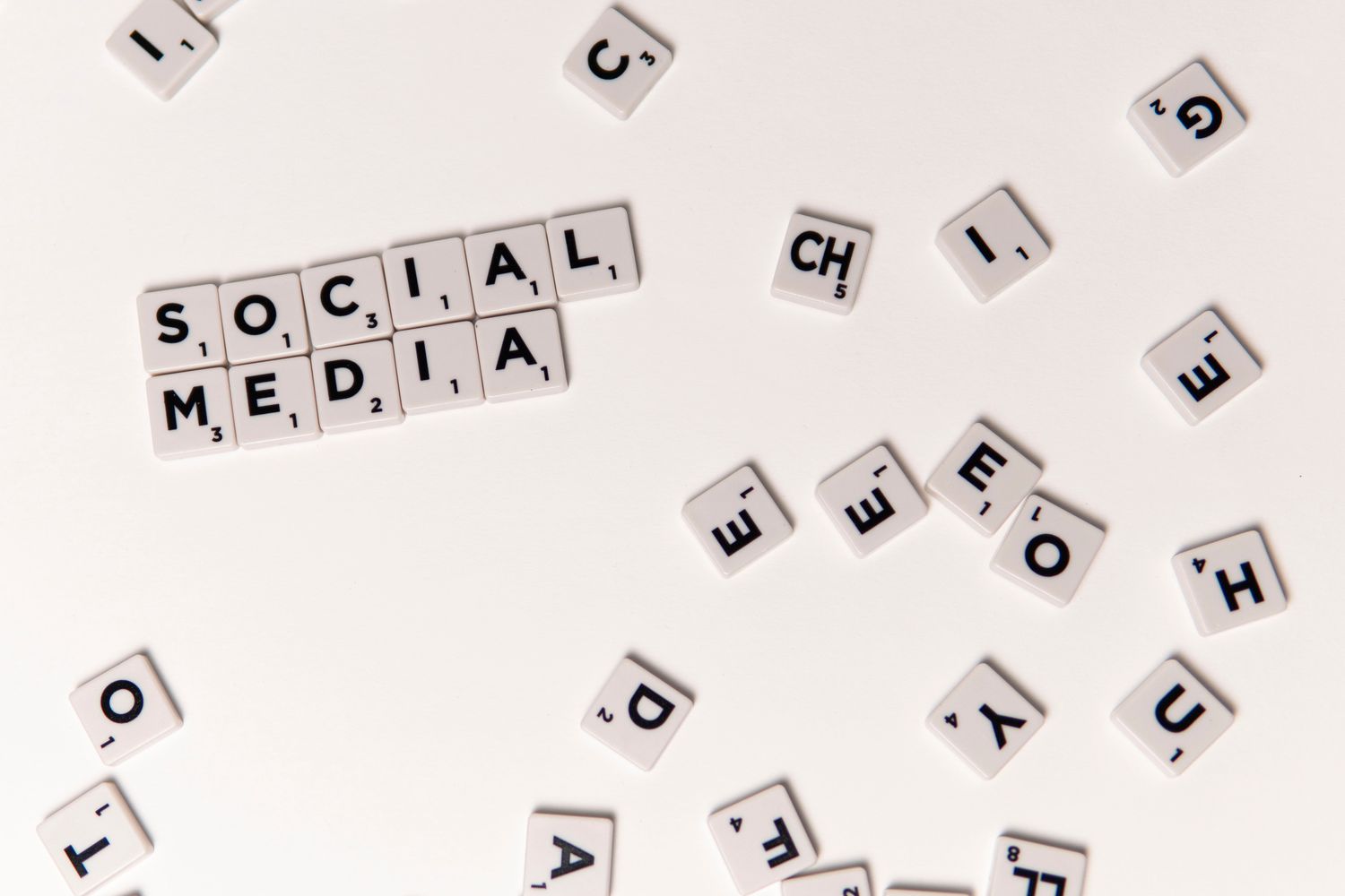 LinkedIn AI görünürlüğünü ve sosyal medya içerik stratejisini temsil eden görsel